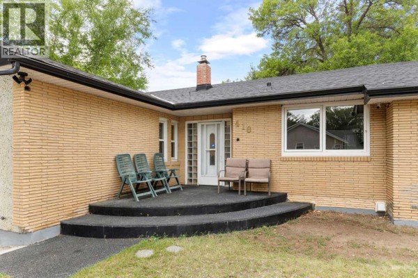 Living room - 410 4 Avenue Sw, Medicine Hat, AB T1A4Z9 Photo 3