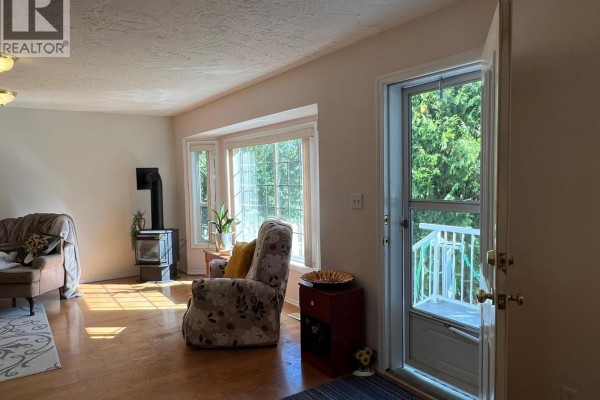 Living room - 410 6th Avenue, Keremeos, BC V0X1N3 Photo 5