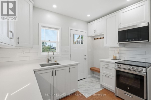 410 Beach Boulevard, Hamilton, ON L8H6W7 Photo 5