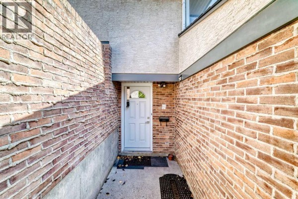 2pc Bathroom - 410 Brae Glen Crescent Sw, Calgary, AB T2W1B6 Photo 3