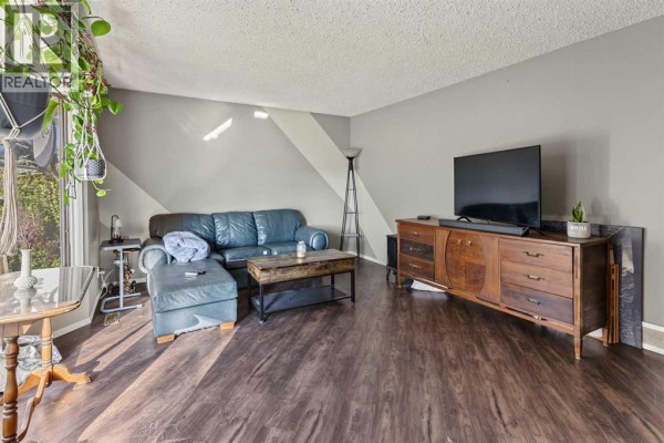 Dining room - 410 Fowler Street, Acme, AB T0M0A0 Photo 4
