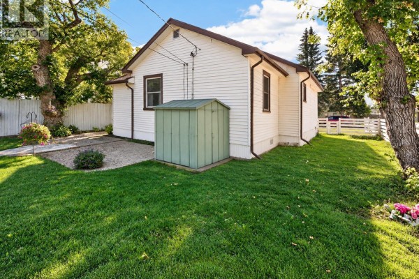 Primary Bedroom - 410 Grandview Street W, Moose Jaw, SK S6H5L1 Photo 5