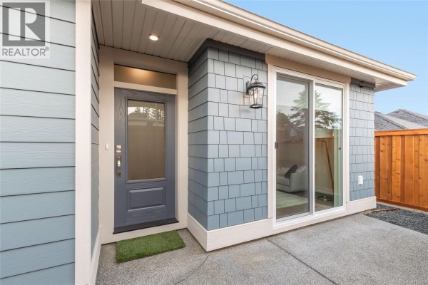 410 Hummingbird Pl, Parksville, BC, photo 2