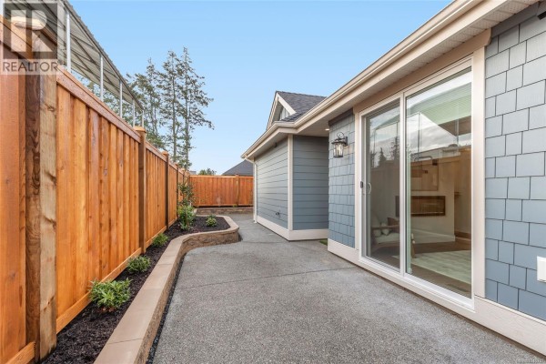 410 Hummingbird Pl, Parksville, BC, photo 3