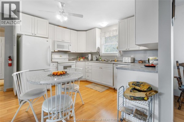 Bedroom with queen bed and hardwood floors - 410 Mcnaughton Avenue East Chatham