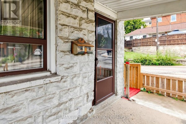 410 Silverthorn Avenue, Toronto, ON, photo 2