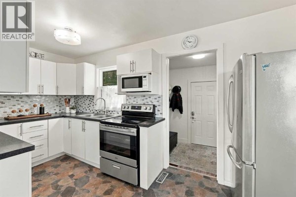 Bedroom - 4101 51a Street, Red Deer, AB T4N2B4 Photo 5