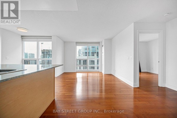 Primary Bedroom - 4105 - 763 Bay Street, Toronto, ON M5G2R3 Photo 5