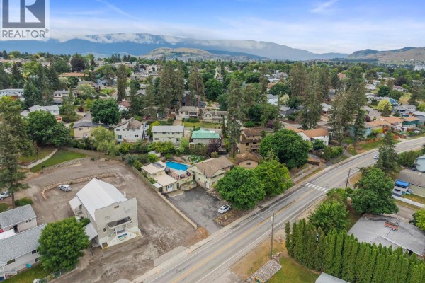 Den - 4105 Pleasant Valley Road, Vernon, BC V1T4M1 Photo 5