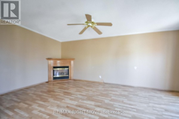 Living room - 4105 Wesely Street, Severn, ON L3V0V4 Photo 2
