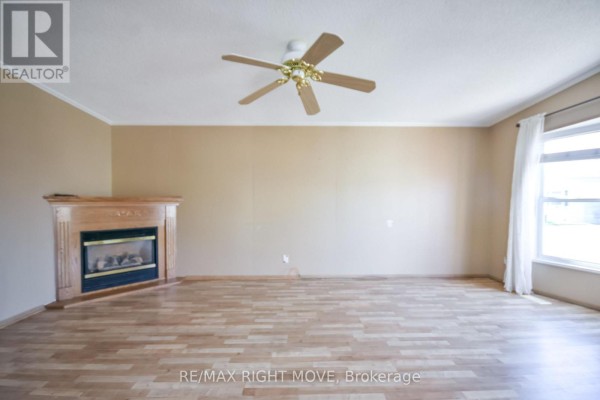 Bedroom - 4105 Wesely Street, Severn, ON L3V0V4 Photo 3