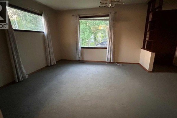 Primary Bedroom - 4107 50 Avenue, Camrose, AB T4V0P7 Photo 5