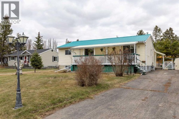 Foyer - 4108 49a Avenue, Innisfail, AB T4G1J9 Photo 2
