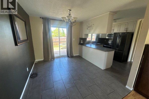 4108 52a Place Ne, Chetwynd, BC, photo 3
