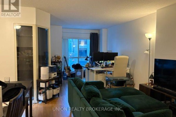 Living room - 411 - 25 The Esplanade, Toronto, ON M5E1W5 Photo 3