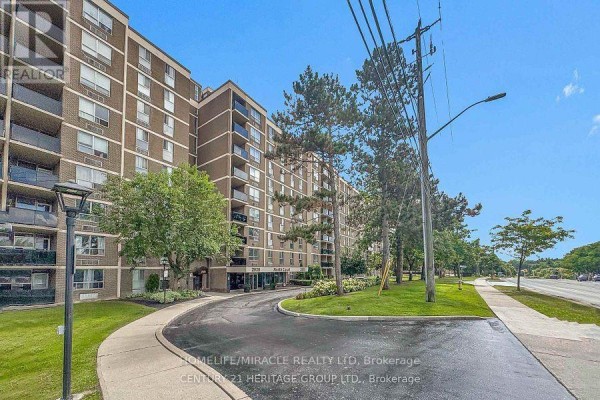 Kitchen - 411 - 2835 Islington Avenue, Toronto, ON M9L2K2 Photo 3