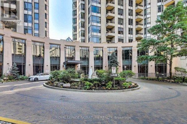 Kitchen - 411 - 5 Northtown Way, Toronto, ON M2N7A1 Photo 3