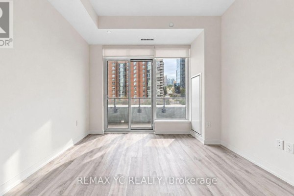 Kitchen - 411 - 8 Olympic Garden Drive, Toronto, ON M2M0B9 Photo 3