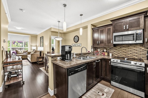 411 13897 Fraser Highway, Surrey, BC, photo 2