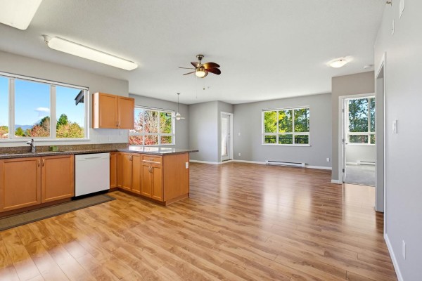 411 16068 83 Avenue, Surrey, BC V4N0N2 Photo 4