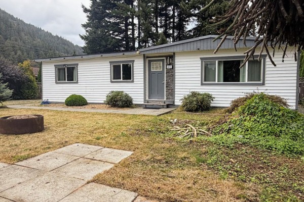 411 Emerald Avenue, Harrison Hot Springs, Harrison Hot Springs