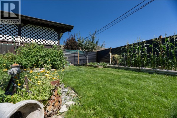 2pc Ensuite bath - 411 Gertrude Street, Midway, BC V0H1M0 Photo 5