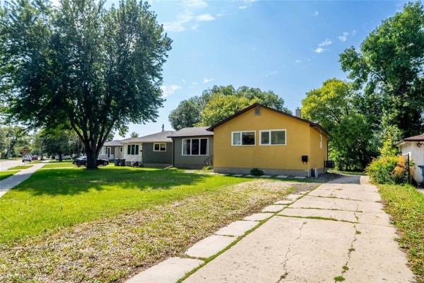Kitchen - 411 Hudson Street, Winnipeg, MB R3T0R1 Photo 2