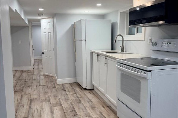 Laundry room - 411 Paling Avenue Unit# Lower, Hamilton, ON L8H5K3 Photo 2