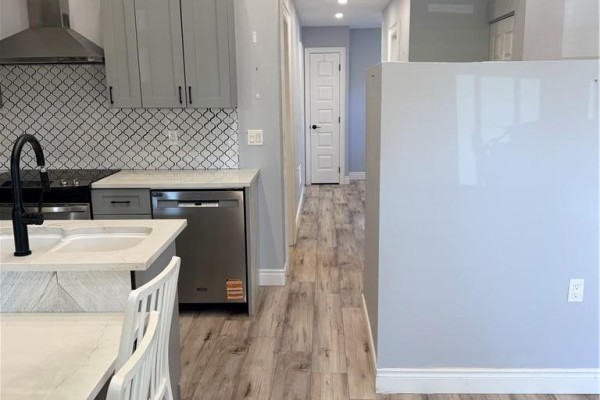 Primary Bedroom - 411 Paling Avenue Unit# Upper, Hamilton, ON L8H5K3 Photo 3