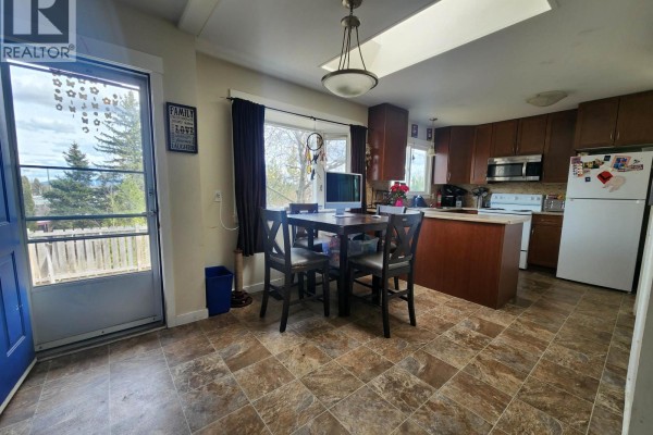 Primary Bedroom - 411 S Lyon Street, Prince George, BC V2M3K9 Photo 4