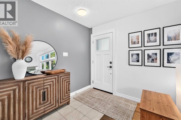 4pc Bathroom - 411 Woodland Crescent Se, Calgary, AB T2J1J7 Photo 4