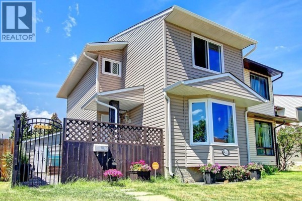 Duplex for sale at 4111 58 Street Ne, Calgary, AB - MLS® KsgSjF