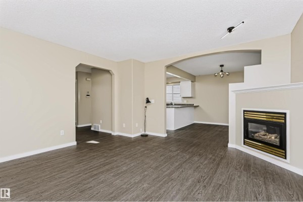 Kitchen - 4112 37a Av Nw, Edmonton, AB T6L7A1 Photo 3
