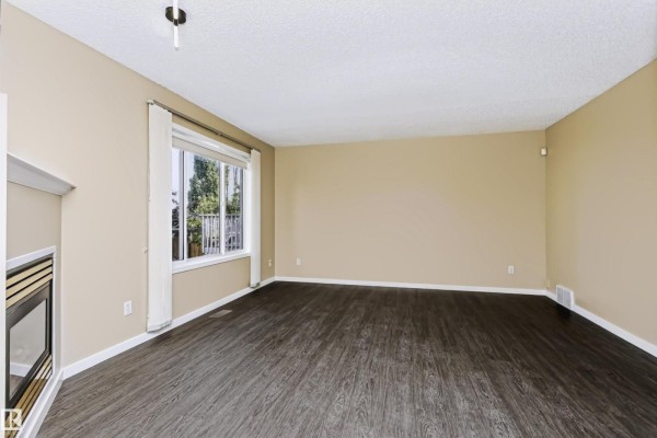 Primary Bedroom - 4112 37a Av Nw, Edmonton, AB T6L7A1 Photo 4
