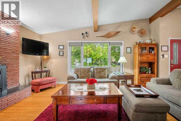 Bedroom - 4116 Brisebois Drive Nw, Calgary, AB T2L2E7 Photo 5