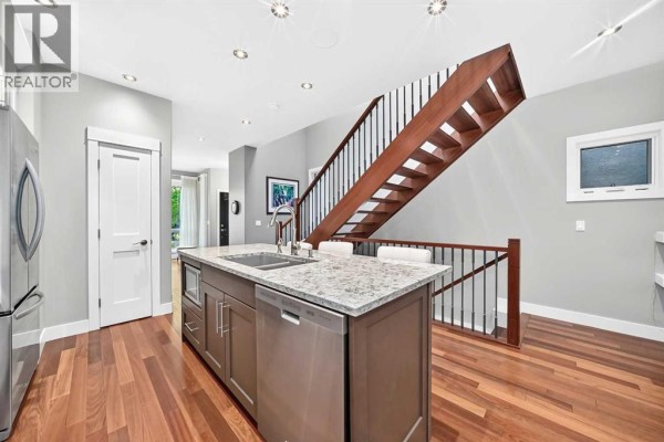 Living room - 4117 16a Street Sw, Calgary, AB T2G3T7 Photo 5