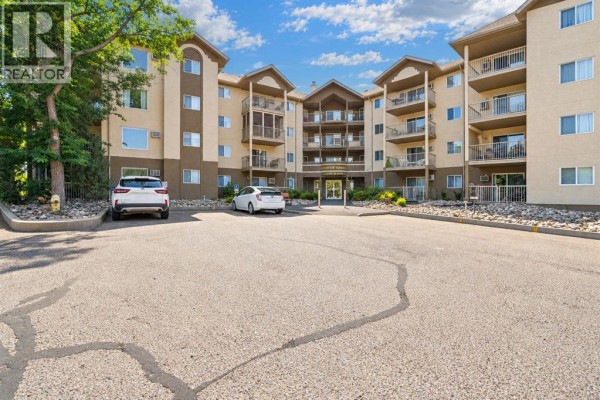 412, 245 Red Deer Drive Sw, Medicine Hat, AB, photo 2