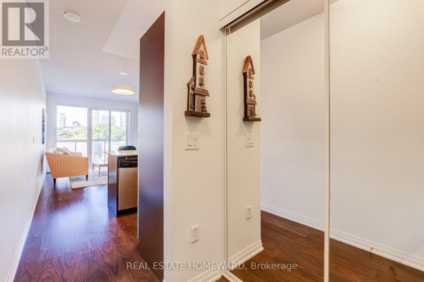 Kitchen - 412 - 1 Cole Street, Toronto, ON M5A4M2 Photo 2