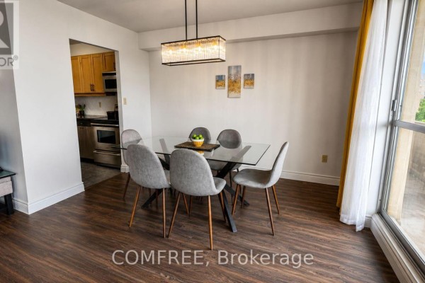 Kitchen - 412 - 1 Massey Square, Toronto, ON M4C5L4 Photo 4