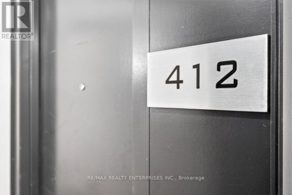 Living room - 412 - 231 Fort York Boulevard, Toronto, ON M5V1B2 Photo 4