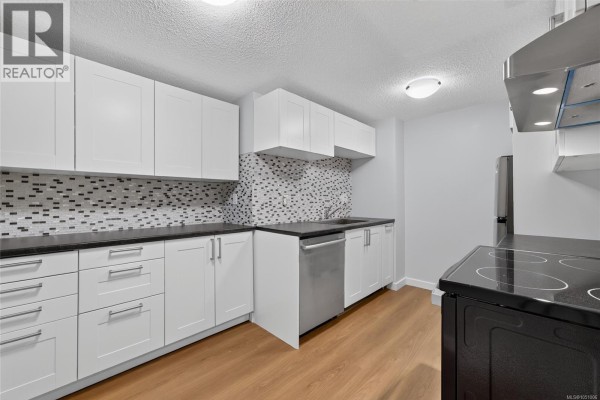 Kitchen - 412 1005 Mckenzie Ave, Saanich, BC V8X4A9 Photo 5