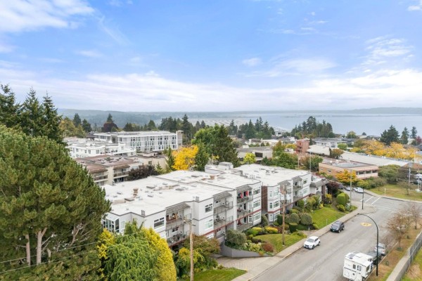 412 1220 Fir Street, White Rock, BC V4B4B1 Photo 2