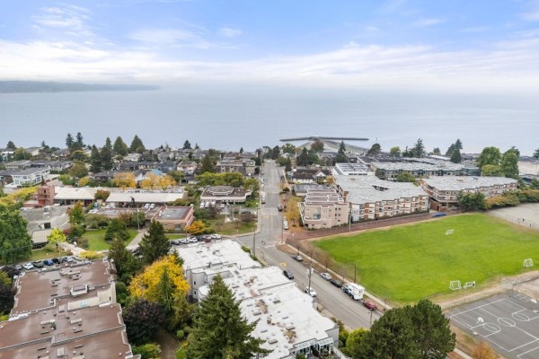 412 1220 Fir Street, White Rock, BC V4B4B1 Photo 3