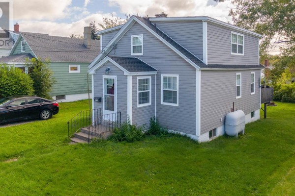 Porch - 412 Atlantic Street, Sydney, NS B1P3R8 Photo 4