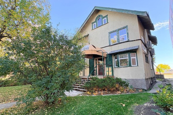 412 Wardlaw Ave, Winnipeg, MB R3L0L7 Photo 2
