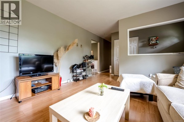 Bedroom - 4120 Quadra St, Saanich, BC V8X3B9 Photo 4