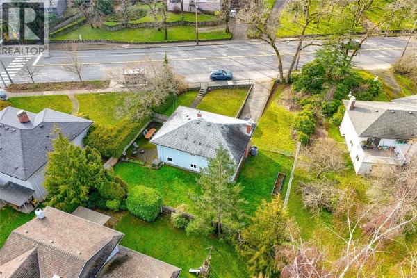 Storage - 4121 Quadra St, Saanich, BC V8X1L1 Photo 2