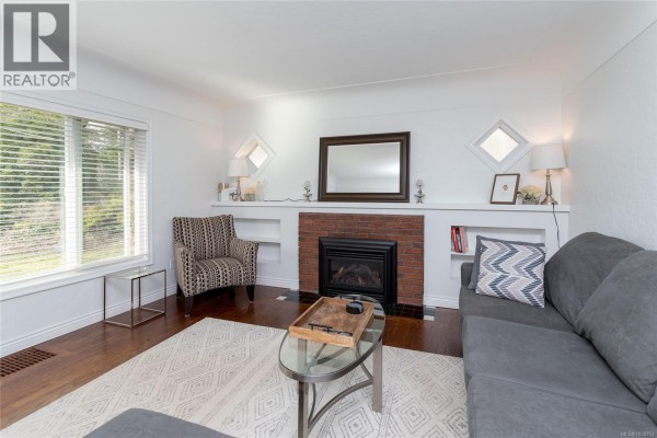 Laundry room - 4121 Quadra St, Saanich, BC V8X1L1 Photo 4