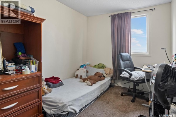 2pc Bathroom - 4122 Castle Road, Regina, SK S4S6A4 Photo 5
