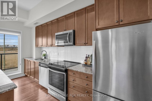 Bathroom - 413 - 555 William Graham Drive, Aurora, ON L4G3H9 Photo 3